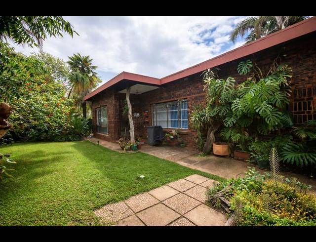 6 BEDROOM PROPERTY TO RENT IN MOREGLOED